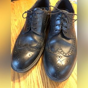 Men’s black size 10 ECCO wing tip shoes